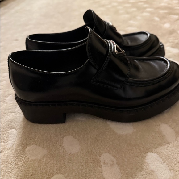 Prada Women’s Black Loafers - Picture 3 of 6